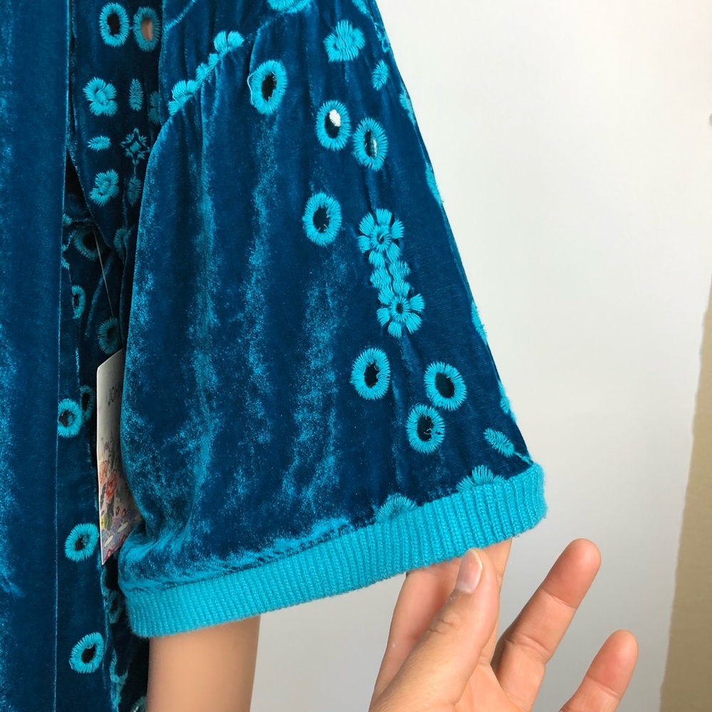 Johnny Was Greban Velvet Kimono Wrap in MRI - Picture 9 of 15